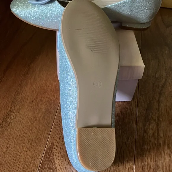 Badgley Mischka girls low heel ballerina in silver shimmer - Picture 4 of 4